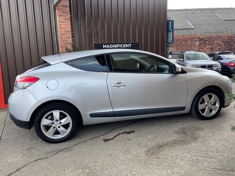 View RENAULT MEGANE 1.5 dCi Dynamique TomTom