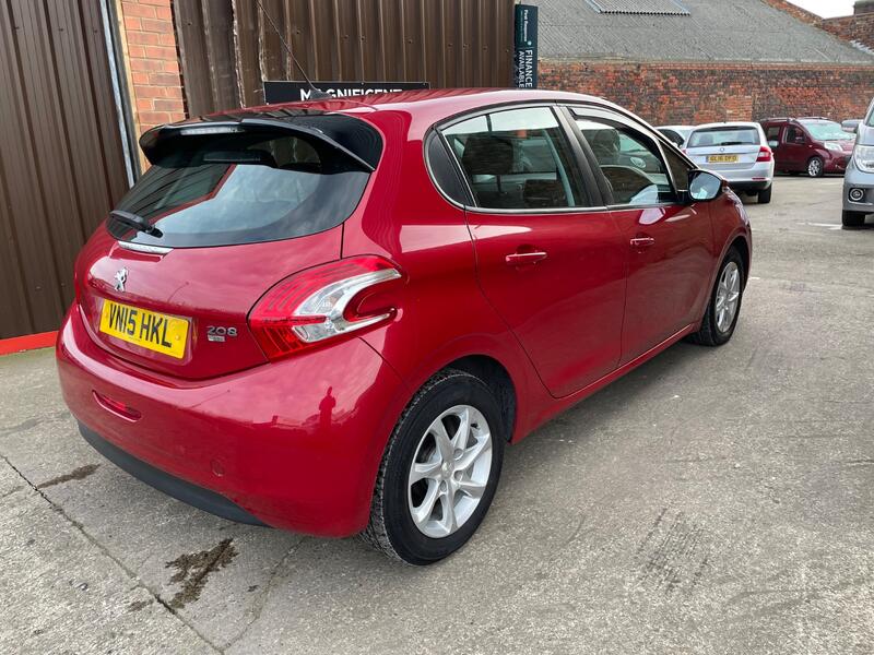 View PEUGEOT 208 1.4 e-HDi Active