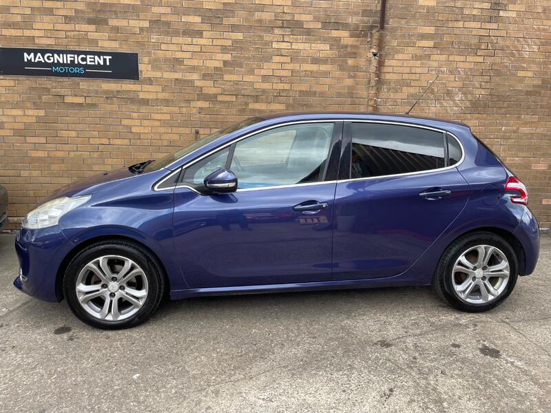 View PEUGEOT 208 1.4 HDi Allure