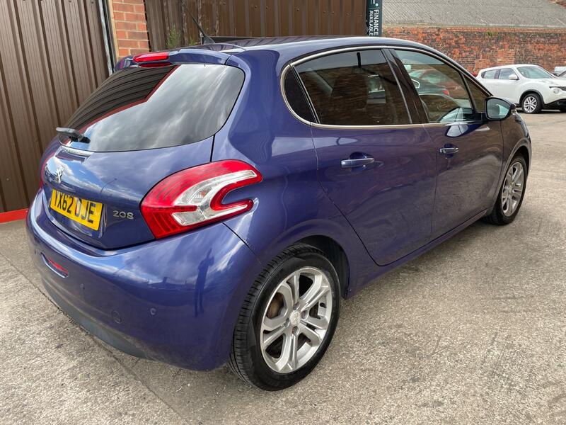 View PEUGEOT 208 1.4 HDi Allure