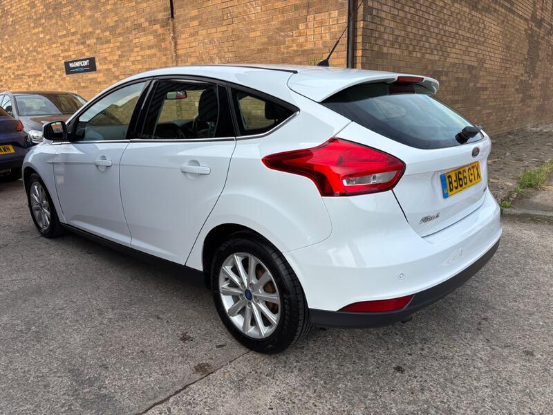 View FORD FOCUS 1.0 T EcoBoost Titanium