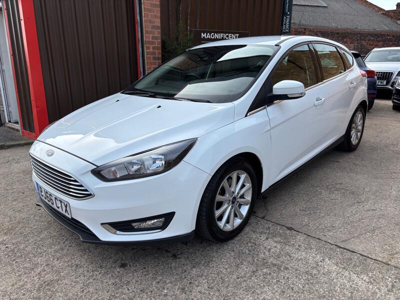 View FORD FOCUS 1.0 T EcoBoost Titanium