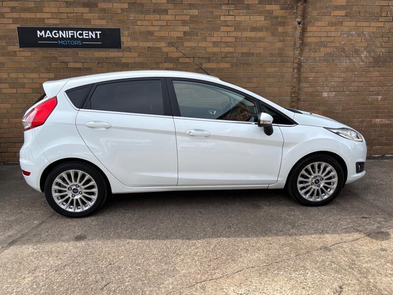 View FORD FIESTA 1.0 T EcoBoost Titanium